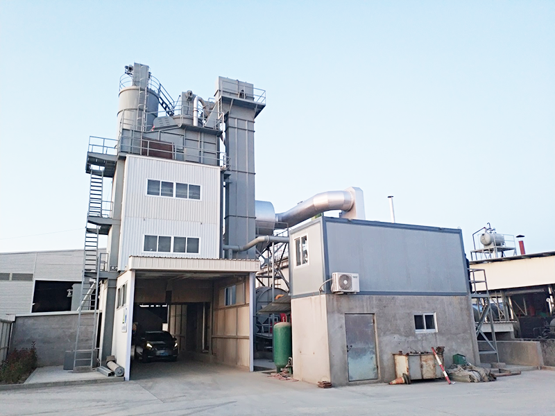 二、2017年10月山東濰坊工地qlb3000型瀝青攪拌站